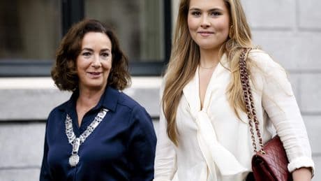 Burgemeester Halsema gunt Amalia een normale studententijd: ’Hoop dat u ook eens schuin het café uit komt’