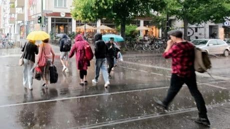 Sommerliches Wochenende geht zu Ende: Heftige Gewitter drohen