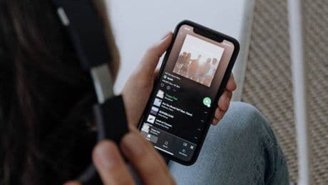 Spotify endurece su batalla contra los pódcast que fomentan la compra de medicamentos