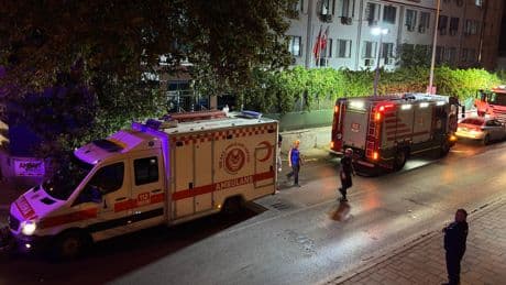 İzmir'de özel bakım merkezinde yangın! 12 kişi hastaneye kaldırıldı