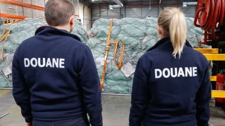 Bourrés de nickel et de plomb: les douanes saisissent plus de 5.600 bijoux fantaisie dangereux