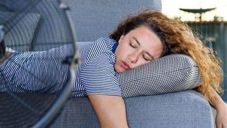 Sıcaklıklardaki 10 derecelik artış uyku kalitesini yüzde 20 düşürüyor