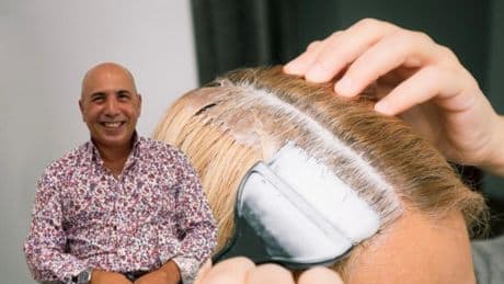 David Lorente, peluquero, lo tiene claro: "Para estar joven a partir de los 50, hay que optar por este tinte de pelo"