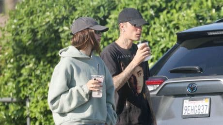 Auf dem Weg zum Coachella-Festival - Justin Bieber trägt sich selbst spazieren