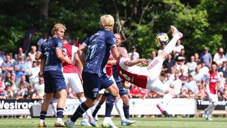 Jonkies Ajax steken neus aan venster: tegen Aarhus vermaakt B-ploeg John Heitinga publiek meer dan A-team