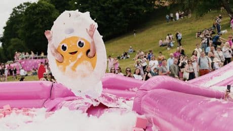 Vilnius, Litauen: Pink, schrill, lecker: So feiert eine Stadt ihre Kult-Suppe
