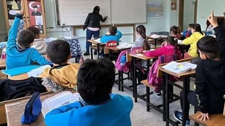 Okullardaki serbest kıyafet uygulaması sona eriyor... Karar sonrası vatandaşlardan 'teşekkür' mesajı