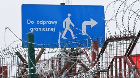 Belarus | Unterwegs von Polen nach Belarus ist der „rote Kanal“ sehr schmal