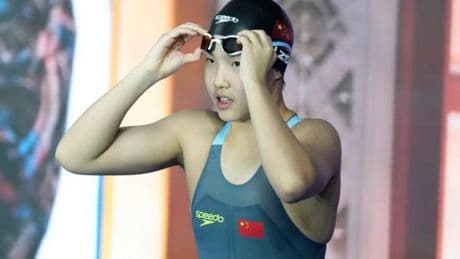 Yu Zidi, 12 ans, une participation aux Mondiaux de natation et des vagues de questions