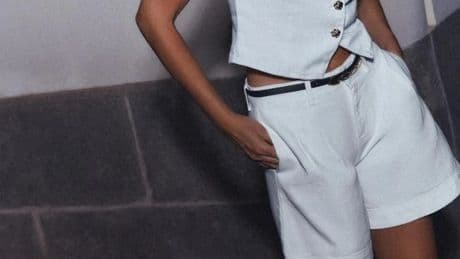 Los cinco pantalones cortos cómodos y en colores claros de Mango, Zara y Stradivarius para presumir de piernas morenas