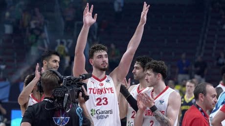 12 Dev Adam, EuroBasket'te yarı final için sahaya çıkıyor