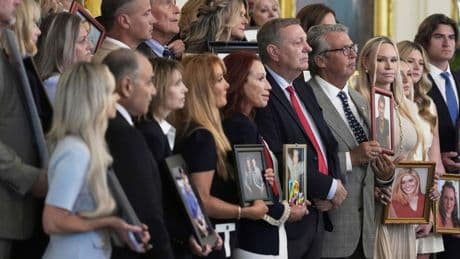 Trump firma legge che inasprisce pene per traffico fentanyl