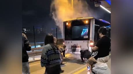 Kağıthane'de metrobüste yangın: Seferler bir süre durduruldu
