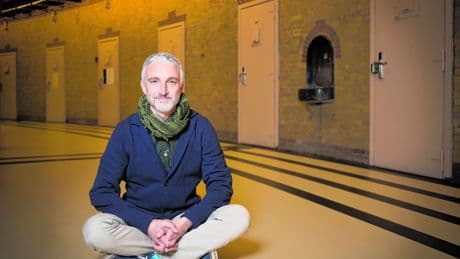 Maker van getekende gevangenis-handleiding: ‘De rechtspraak is een politiek speeltje in Turkije’