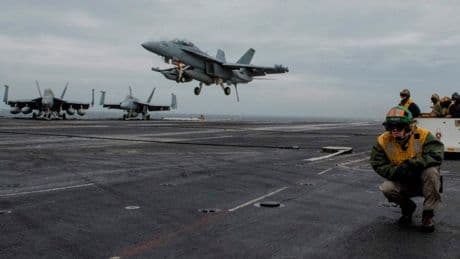 Schon wieder! - 60-Millionen-Kampfjet der USA fällt ins Rote Meer
