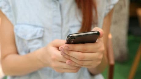 Forfaits mobiles: la guerre des prix des opérateurs profite-t-elle au consommateur?