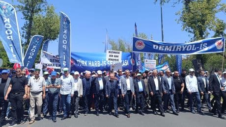 Türk-İş, Hazine ve Maliye Bakanlığına yürüyor