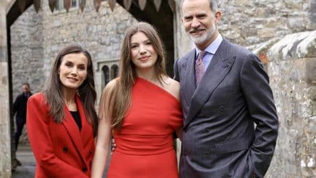 La infanta Sofía se gradúa de Bachillerato en Gales arropada por Felipe VI y Letizia