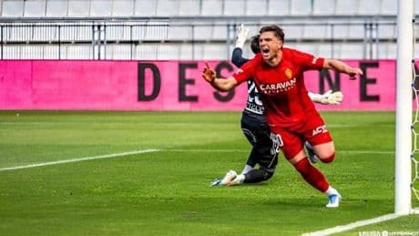 El Real Zaragoza respira ante el descendido Racing de Ferrol