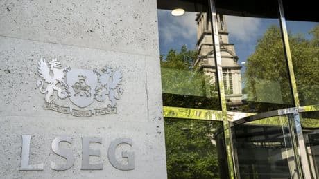 Earnings and trade hopes send FTSE 100 to new high