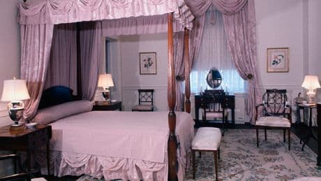 Rosa Schlafzimmer und Himmelbett - Merz schläft in Trumps Gästehaus: Ein gutes Zeichen?
