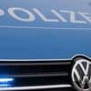 Mutmaßlicher Ladendieb wird bei Verfolgung rabiat: Seniorin stürzt bei Handtaschenraub in Berlin und wird bewusstlos
