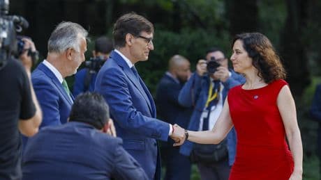 Alta tensión entre Ayuso y García: ”¿Vas a saludar a una asesina?”