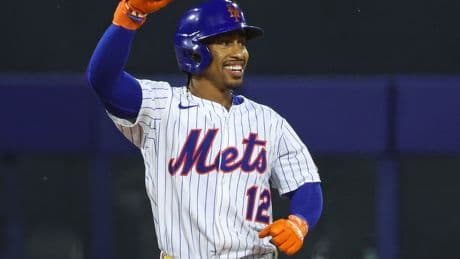 Mets win consecutive games for first time in weeks as offense busts out in Little League Classic