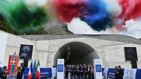 Apre il raddoppio del traforo del Frejus. Salvini sui No Tav: "Le toghe sono su Marte"