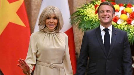 Vidéo du couple Macron dans l’avion : le président dément «toute scène de ménage» avec son épouse