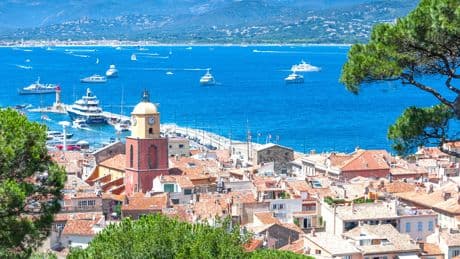 Gels des avoirs russes : 13 agences immobilières de luxe risquent jusqu’à 5 millions d’euros d’amende
