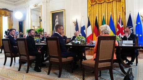 Merz y Macron insisten ante Trump en la “necesidad” de un alto el fuego como requisito para negociar la paz en Ucrania