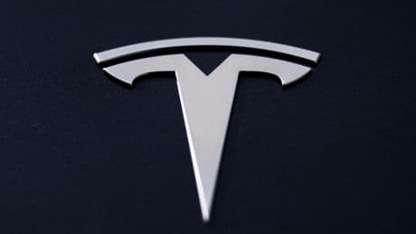 Automobile : les immatriculations de Tesla continuent de s’effondrer en France
