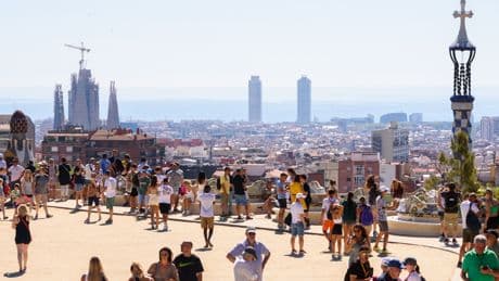 Casi 3 millones de empleos dependen del turismo en plena ofensiva contra el sector