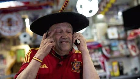 Quién era Manolo 'el del Bombo', el aficionado más conocido de España que ha muerto a los 76 años