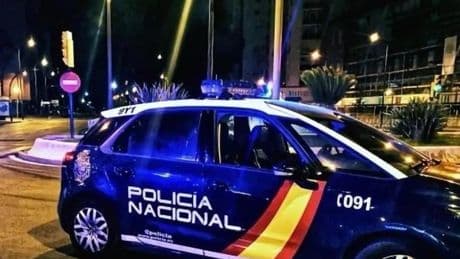 Arrestada por apuñalar a su pareja, también detenido por romperle una botella en la cara en un hotel de Málaga