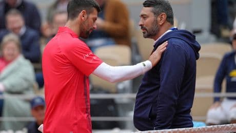 Djokovic para el partido por el viento y recibe una amonestación de tiempo