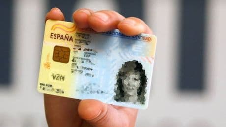 Los hoteles llevan años pidiendo y fotocopiando nuestro DNI al hacer el check-in. No pueden ni deben hacerlo
