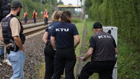 Düsseldorf: Linksextremisten zündeten Brandsätze an Bahnstrecke – Sperrung