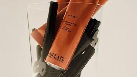 Cosmétiques en format voyage, faciles à glisser dans sa trousse
