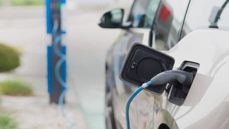 El centroderecha europeo pide suavizar el objetivo de coches ecológicos para 2035
