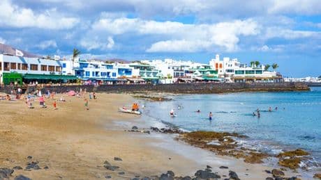 Chaos on popular Canary Island beach as tourists banned from swimming in the sea