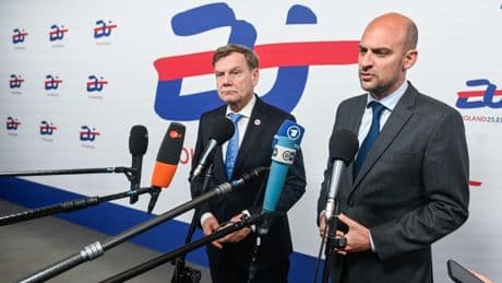 Liveblog: Außenminister freuen sich über handlungsfähige Bundesregierung