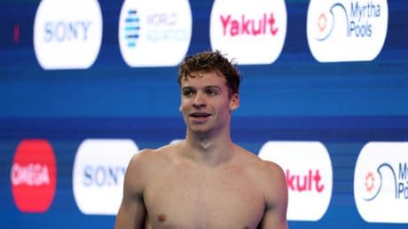 «C’était plus serré, mais j’ai encore kiffé»: Léon Marchand aux anges après son 6e titre mondial