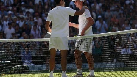 Alcaraz sigue dejando dudas en Wimbledon a pesar de tumbar al correcaminos Tarvet