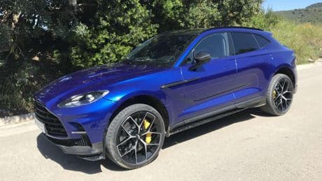 Probamos el Aston Martin DBX 707, el mastodóntico SUV deportivo que conduciría James Bond si tuviera familia