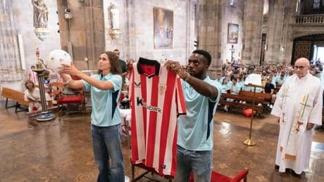 El Athletic cumple con la tradición y visita a la Amatxu de Begoña