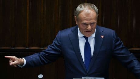 Tusk sale victorioso de la moción de confianza parlamentaria en Polonia