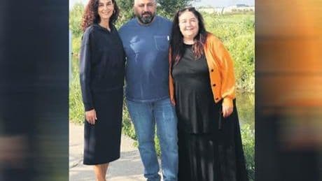 Oyunculuğa geri dönüyor