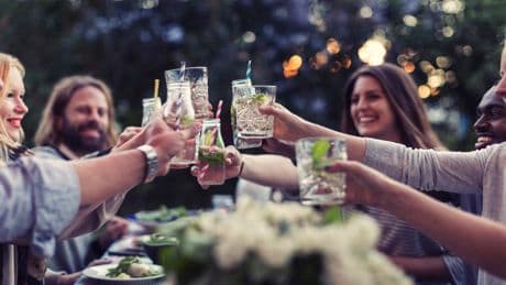 Erfrischendes Getränk: Basilikum Spritz ist der neue Sommertrend